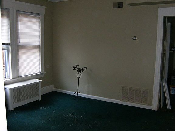  1st floor Living room