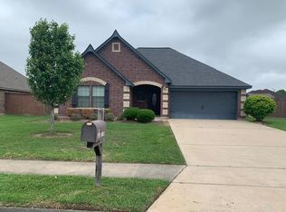 33 Texian Trl S, Angleton, TX 77515