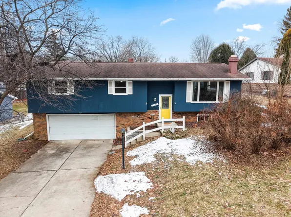 1945 Everbreeze Rd, Green Bay, WI 54304