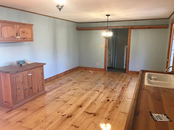 Spacious Dining Area