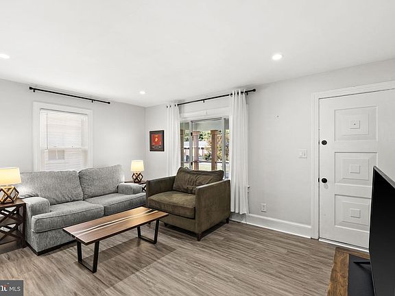 5th image of 226 Hillcrest Dr