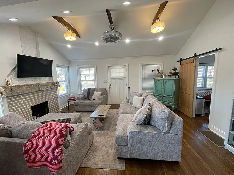 6217 Brookside Blvd — Photo 4