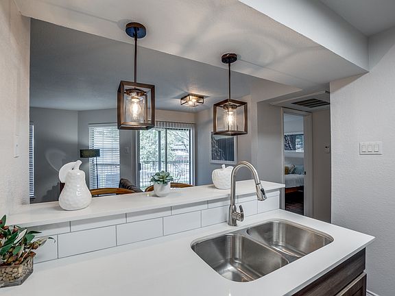 2nd image of 7440 La Vista Dr #126