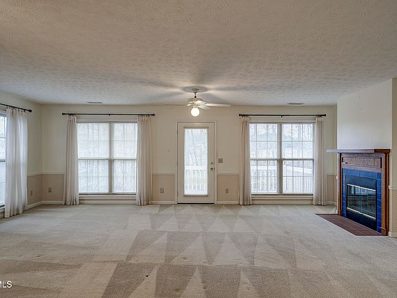 4th image of 111 Park Pl #0