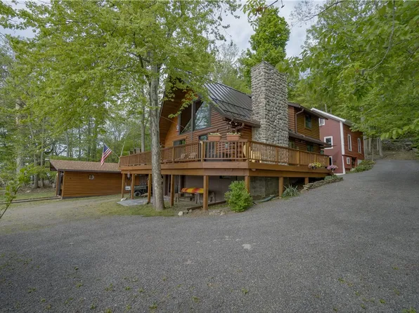 6790 W Bluff Dr, Keuka Park, NY 14478