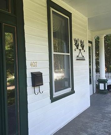 4th image of 407 College Ave