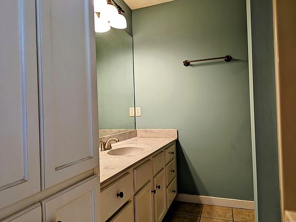 5th image of 206 Summerwood Dr