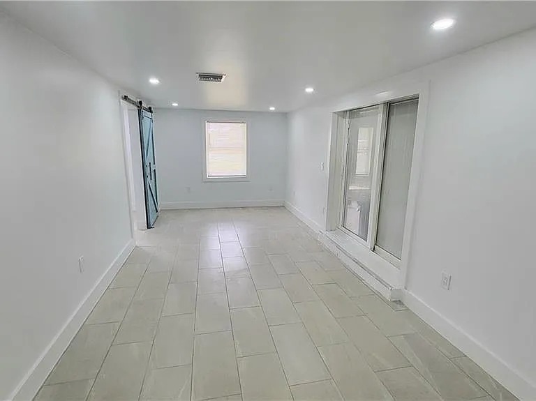10671 Hampton St — Photo 9