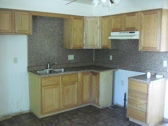 4th image of 3315 Sablewood Dr