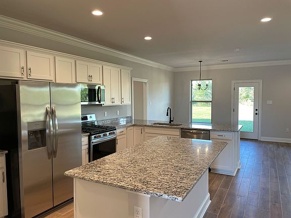 2nd image of 421 Rue Evangeline