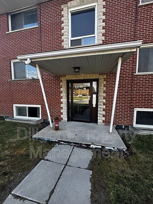 2 bed, 1.0 bath, $1,745 — Photo 2