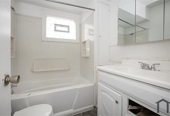 4th image of 4820 E 84th St #1