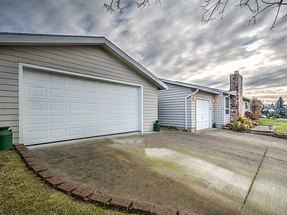 3rd image of 7209 7th Dr W