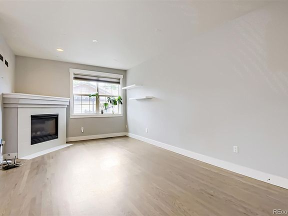 4th image of 1149 S Logan St