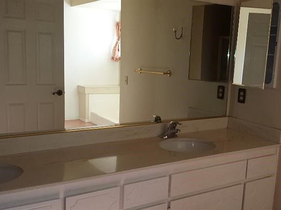 5th image of 672 Floral Dr