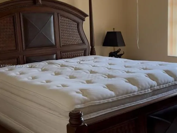 18 SW 13th St, Dania, FL 33004