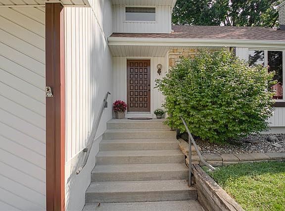 2nd image of 18820 E Hanthorne Dr