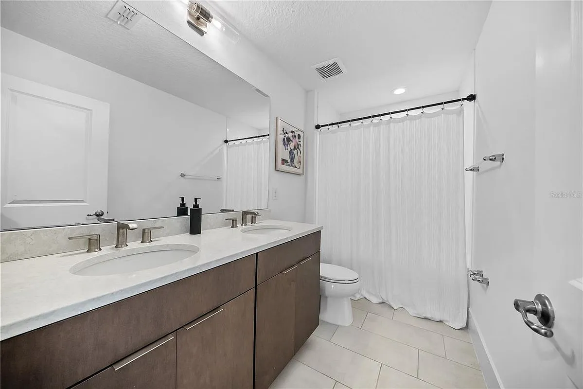 4 bed, 3.0 bath, 3408 sqft, $4,100 — Photo 1