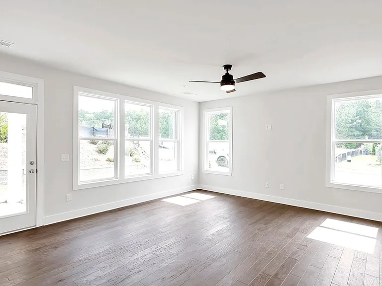 1258 Winterhaven Dr — Photo 8