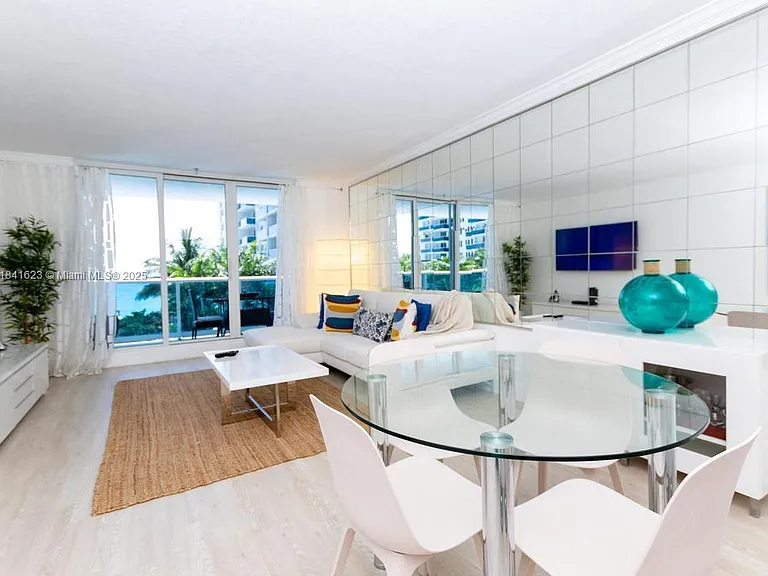 2301 Collins Ave #625 — Photo 6