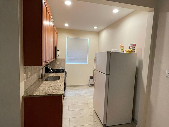 3rd image of 1872 W 4th St #1