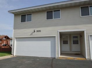 301 Shawnee Trl, Shakopee, MN 55379