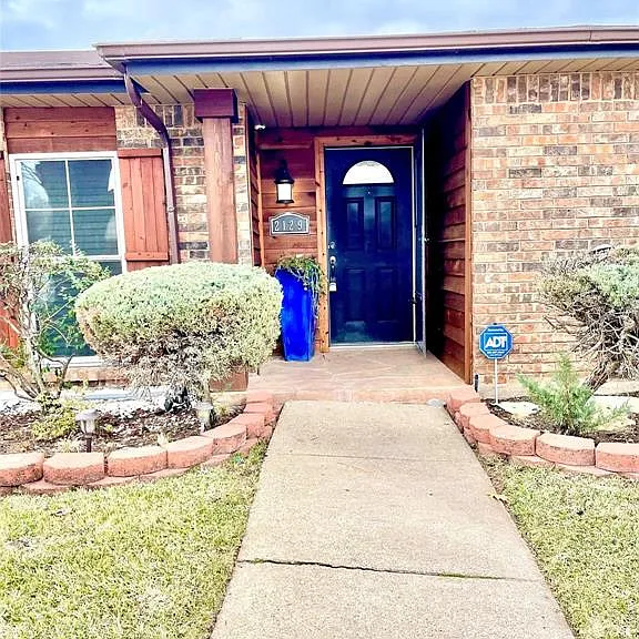 2129 Lymington Rd — Photo 36