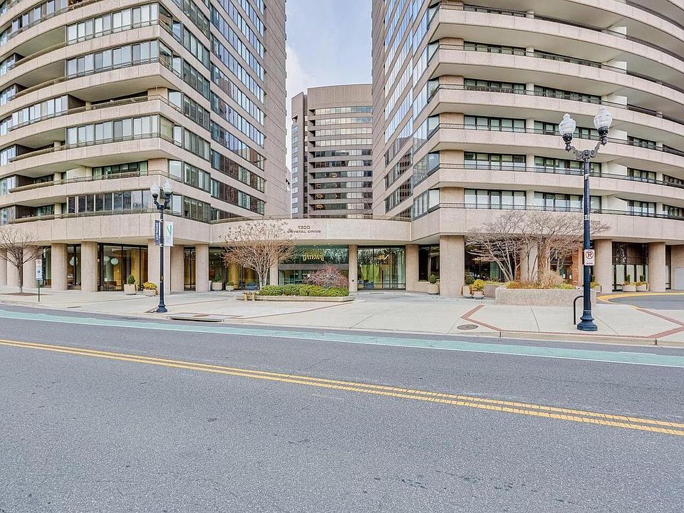 1st image of 1300 Crystal Dr APT 1501