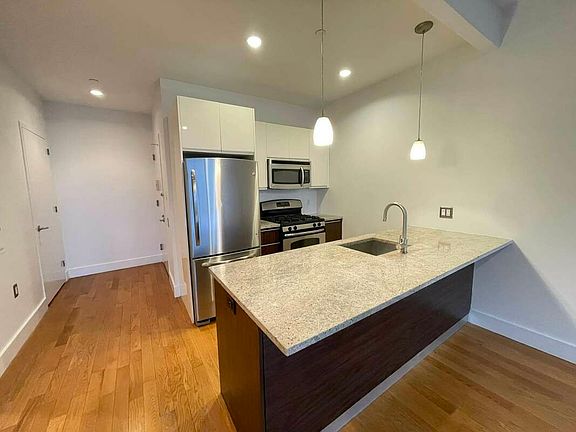 2nd image of 806 Bergen St #208