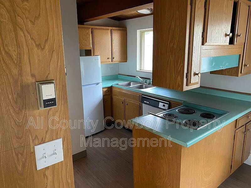1st image of 1000 E Garfield St #9