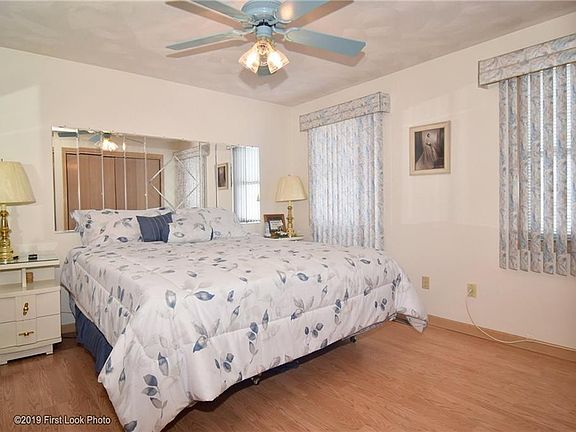 5th image of 12 E Lakeview Dr