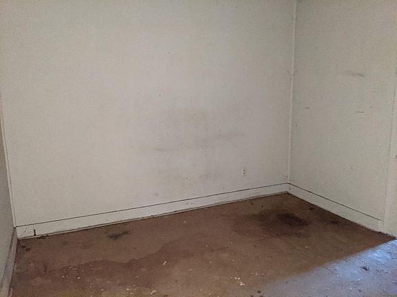 4th image of 321 SE Gilwood St