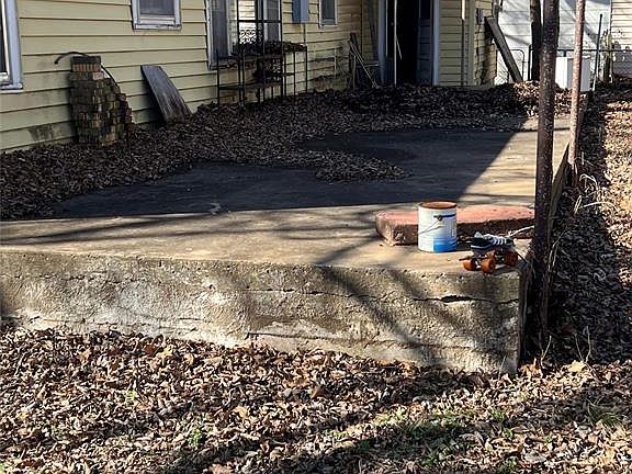 4th image of 1802 W 6th Ave
