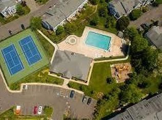 8 Harbor Bay Cir, Laurence Harbor, NJ