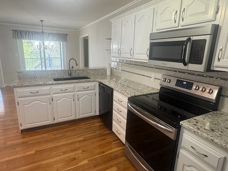 1108 Meadows Pl — Photo 13