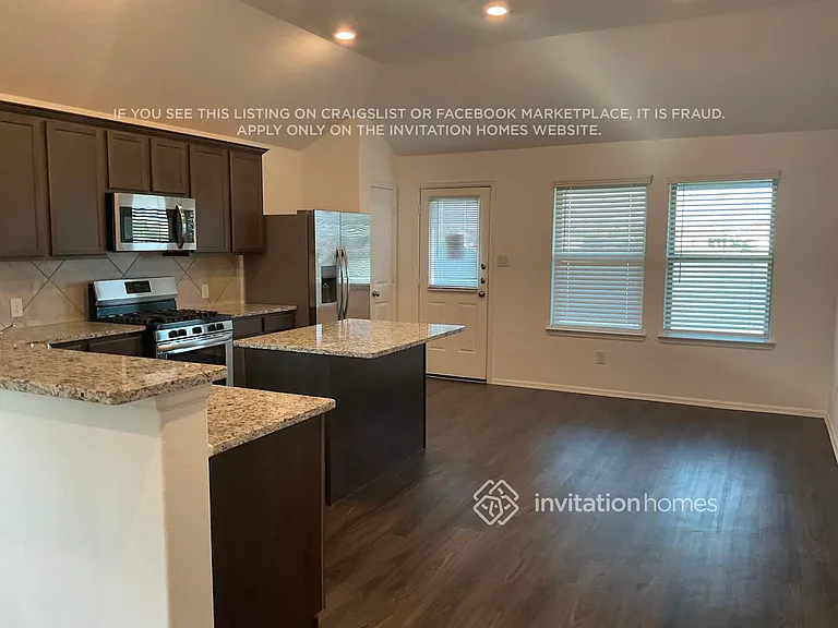445 Pecan Landing Ln — Photo 6