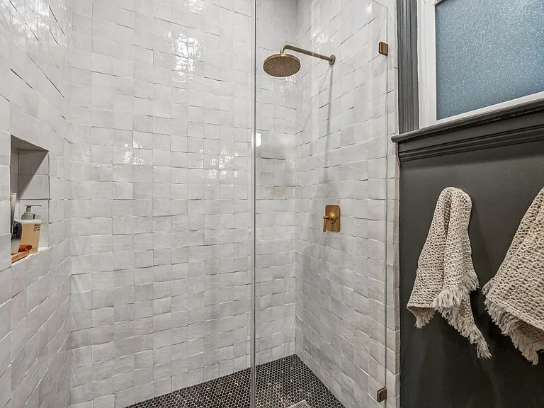 1178 Broadway — Photo 22
