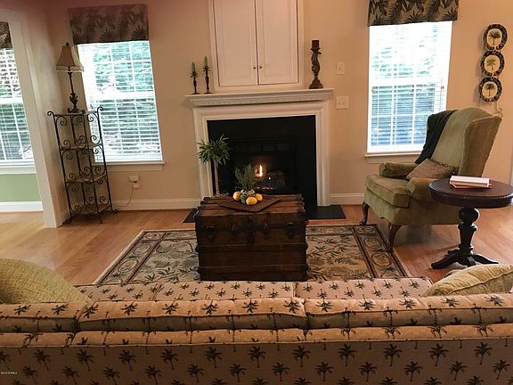 5th image of 5025 Glen Cove Dr