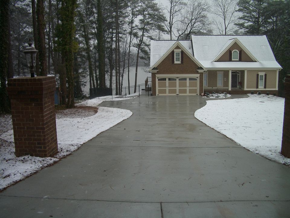 2nd image of 1962 Lake Lucerne Dr SW