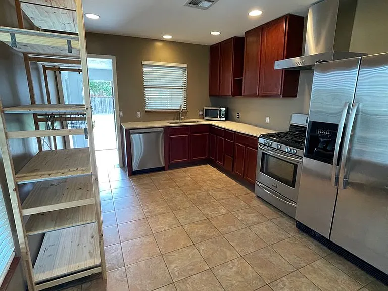 2257 S Florence Ave — Photo 11