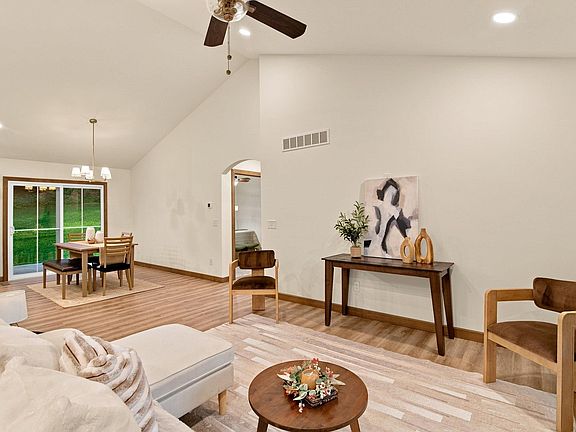 4th image of 35 Orchard View Ct