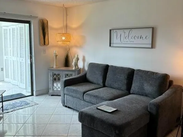 9300 SW 8th St APT 305, Boca Raton, FL 33428