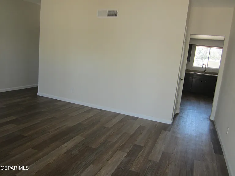 305 Corvena Way — Photo 8