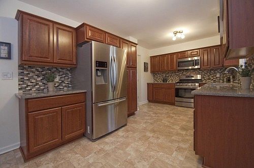 5th image of 42400 Beechwood Dr