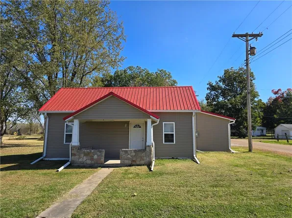 300 N Main St, Green Ridge, MO 65332