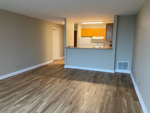 3rd image of 1811 Four Lakes Ave APT 4K