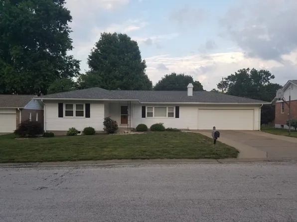 1131 Madonna Dr, Quincy, IL 62305