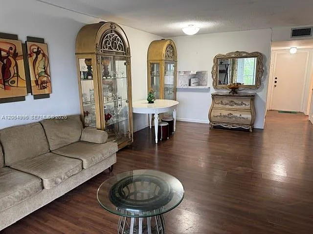 950 Hillcrest Dr #411 — Photo 9