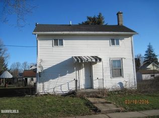 204 W Davis St, Dakota, IL 61018