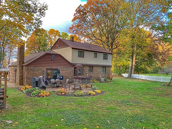 4th image of 10245 Cherry Hill Dr